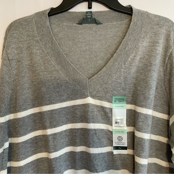 Terra & Sky Womens Plus V-Neck  Sweater NWT 1X (16W-18W) Lightweight Cottagecore - Picture 3 of 7